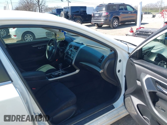 2014 Nissan Altima SV with VIN 1N4AL3AP7EC175558, listed as a IAAI auction lot 41903416 with 214,217 mi miles and . Bid and sale history available at carsss.com. Image 5.
