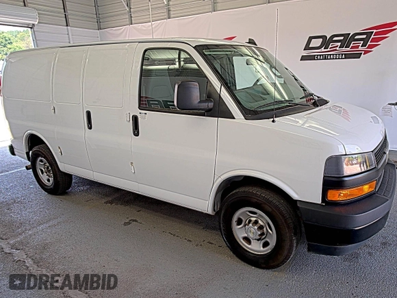 2020 Chevrolet Express Cargo z VIN 1GCWGAFG9L1253235, wystawiony jako IAAI lot #42580142 z przebiegiem 77 857 mil mil oraz . Historia ofert i sprzedaży dostępna na DreamBid. Obrazek 1.