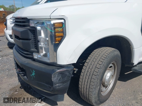 2019 Ford Super Duty F-250 SRW XL with VIN 1FDBF2A66KEG59711, listed as a IAAI auction lot 42058973 with 113,086 mi miles. Bid and sale history available at carsss.com. Image 6.