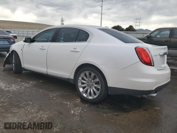 2011 Lincoln MKS EcoBoost z VIN 1LNHL9FT7BG609026, wystawiony jako Copart lot #47574345 z przebiegiem 162 409 mil mil oraz Szkoda całkowita • Salvage title. Historia ofert i sprzedaży dostępna na DreamBid. Obrazek 2.