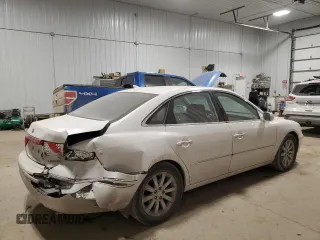 2009 Hyundai Azera Limited z VIN KMHFC46F09A372929, wystawiony jako Copart lot #88455705 z przebiegiem 111 222 mil mil oraz Szkoda całkowita • Salvage title. Historia ofert i sprzedaży dostępna na DreamBid. Obrazek 3.