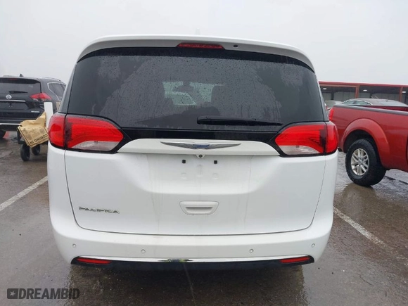 2017 Chrysler Pacifica Touring-L with VIN 2C4RC1BGXHR762543, listed as a IAAI auction lot 41447454 with NaN miles. Bid and sale history available at carsss.com. Image 16.