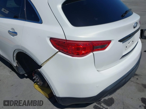 2016 Infiniti QX70 with VIN JN8CS1MW1GM750798, listed as a IAAI auction lot 42519800 with 139,940 mi miles and . Bid and sale history available at DreamBid. Image 6.
