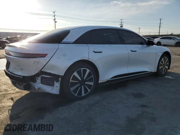 2024 Lucid Air Pure z VIN 50EA1PGA5RA001365, wystawiony jako Copart lot #42654165 z przebiegiem 8878 mil mil oraz Szkody całkowita. Historia ofert i sprzedaży dostępna na DreamBid. Obrazek 3.