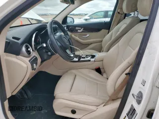 2018 Mercedes-Benz GLC 300 z VIN WDC0G4JB1JV087263, wystawiony jako Copart lot #60717815 z przebiegiem 56 219 mil mil oraz Czysty tytuł • Clean title. Historia ofert i sprzedaży dostępna na DreamBid. Obrazek 7.