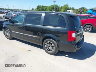 2014 Chrysler Town & Country S with VIN 2C4RC1HG1ER304229, listed as a IAAI auction lot 41807902 with 139,266 mi miles. Bid and sale history available at carsss.com. Image 3.