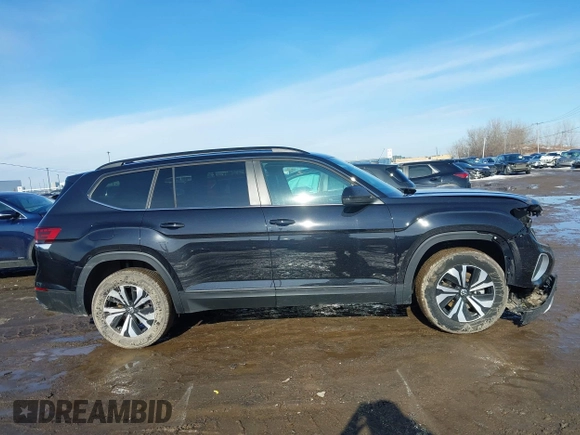 2024 Volkswagen Atlas SE z VIN 1V2LR2CA5RC576809, wystawiony jako IAAI lot #41652203 z przebiegiem 11 300 mil mil oraz . Historia ofert i sprzedaży dostępna na DreamBid. Obrazek 13.