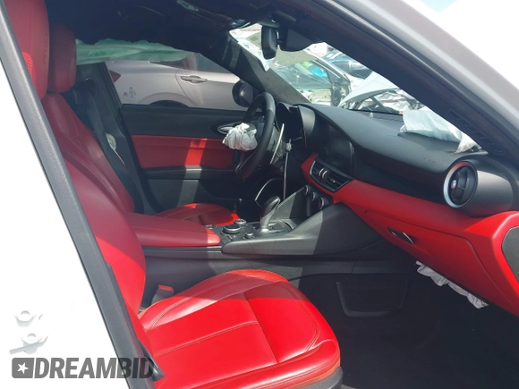 2019 Alfa Romeo Giulia z VIN ZARFAMAN4K7621122, wystawiony jako IAAI lot #41934779 z przebiegiem 57 246 mil mil oraz . Historia ofert i sprzedaży dostępna na DreamBid. Obrazek 5.