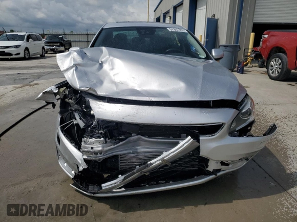 2017 Volvo S60 Inscription Platinum z VIN LYV402HMXHB129950, wystawiony jako Copart lot #54382365 z przebiegiem 92 868 mil mil oraz Szkoda całkowita • Salvage title. Historia ofert i sprzedaży dostępna na DreamBid. Obrazek 5.