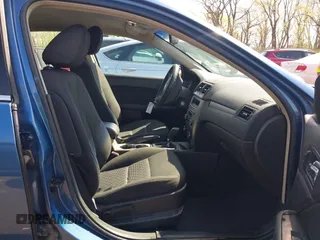 2010 Ford Fusion SE z VIN 3FAHP0HA0AR355625, wystawiony jako IAAI lot #41938652 z przebiegiem 157 660 mil mil oraz . Historia ofert i sprzedaży dostępna na DreamBid. Obrazek 5.