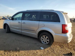 2012 Chrysler Town & Country Touring z VIN 2C4RC1BG2CR127373, wystawiony jako Copart lot #77104484 z przebiegiem 138 263 mil mil oraz Szkoda całkowita • Salvage title. Historia ofert i sprzedaży dostępna na DreamBid. Obrazek 2.