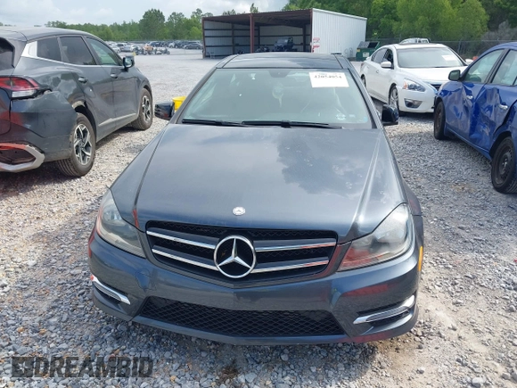 2014 Mercedes-Benz C 250 z VIN WDDGJ4HB9EG224400, wystawiony jako IAAI lot #42054054 z przebiegiem 40 200 mil mil oraz . Historia ofert i sprzedaży dostępna na DreamBid. Obrazek 12.