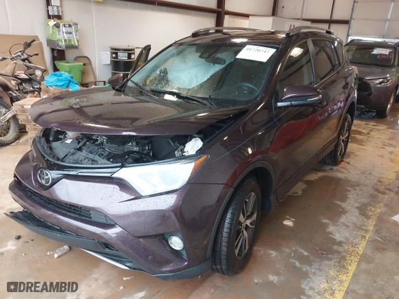 2018 Toyota RAV4 XLE with VIN 2T3WFREV4JW506543, listed as a IAAI auction lot 41720747 with 43,277 mi miles. Bid and sale history available at carsss.com. Image 17.