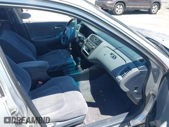 1999 Honda Accord LX with VIN JHMCG665XXC033464, listed as a IAAI auction lot 42687150 with 194,076 mi miles and . Bid and sale history available at DreamBid. Image 5.