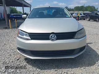 2011 Volkswagen Jetta Sedan SE w/Convenience & Sunroof PZEV with VIN 3VWDZ7AJ9BM360775, listed as a IAAI auction lot 42134100 with 183,012 mi miles. Bid and sale history available at carsss.com. Image 6.