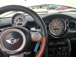 2007 MINI Convertible S z VIN WMWRH33557TL95520, wystawiony jako Copart lot #47685045 z przebiegiem 95 619 mil mil oraz Czysty tytuł • Clean title. Historia ofert i sprzedaży dostępna na DreamBid. Obrazek 9.
