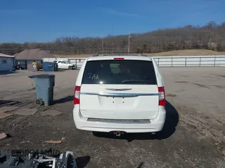 2013 Chrysler Town & Country Touring with VIN 2C4RC1BG8DR573559, listed as a IAAI auction lot 41793874 with 205,005 mi miles. Bid and sale history available at carsss.com. Image 17.