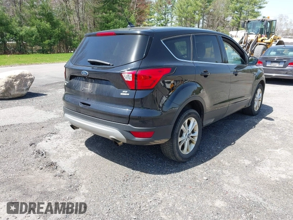 2019 Ford Escape SE z VIN 1FMCU9GD4KUA83745, wystawiony jako IAAI lot #42148855 z przebiegiem 101 592 mil mil oraz . Historia ofert i sprzedaży dostępna na DreamBid. Obrazek 4.