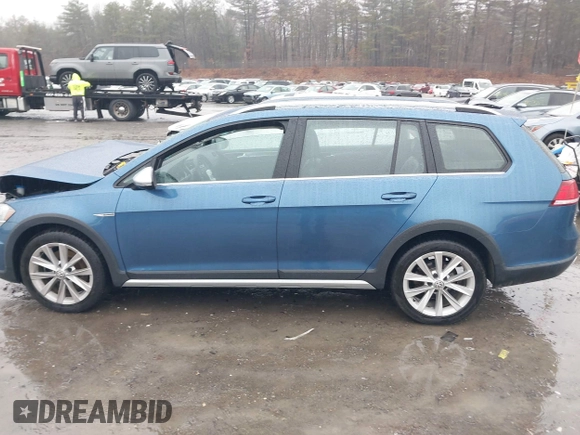 2018 Volkswagen Golf S z VIN 3VWH17AU9JM759994, wystawiony jako IAAI lot #41054231 z przebiegiem 42 651 mil mil oraz . Historia ofert i sprzedaży dostępna na DreamBid. Obrazek 14.