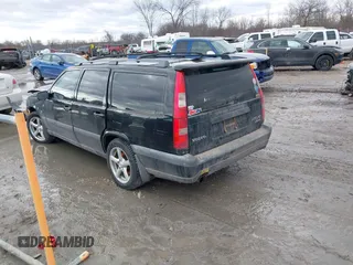 2000 Volvo V70 with VIN YV1LZ56D4Y2713729, listed as a IAAI auction lot 41689106 with 201,783 mi miles. Bid and sale history available at carsss.com. Image 3.