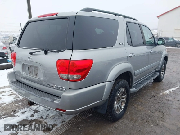 2005 Toyota Sequoia SR5 with VIN 5TDBT44A95S257043, listed as a IAAI auction lot 41562983 with 213,197 mi miles and . Bid and sale history available at DreamBid. Image 4.