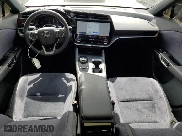 2023 Lexus RZ 450e Premium z VIN JTJAAAAB9PA011698, wystawiony jako Copart lot #64390964 z przebiegiem 12 303 mil mil oraz Szkoda całkowita • Salvage title. Historia ofert i sprzedaży dostępna na DreamBid. Obrazek 8.