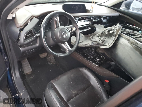 2020 Mazda CX-30 Premium z VIN 3MVDMBEM8LM121954, wystawiony jako Copart lot #51322965 z przebiegiem Nie podano mil oraz Nie do naprawy • Non repairable. Historia ofert i sprzedaży dostępna na DreamBid. Obrazek 8.