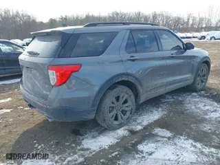 2022 Ford Explorer XLT with VIN 1FMSK8DH8NGB66102, listed as a IAAI auction lot 41386991 with 60,004 mi miles. Bid and sale history available at carsss.com. Image 4.