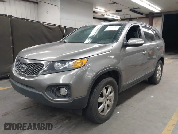 2013 Kia Sorento LX с VIN 5XYKT4A11DG418520, выставлен на аукционе IAAI как лот 42666037 с пробегом 179 798 миль миль и . История ставок и продаж доступна на DreamBid. Изображение 2.