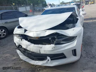 2016 Chevrolet Camaro 2LT with VIN 1G1FD1RS1G0190984, listed as a IAAI auction lot 41315669 with 88,561 mi miles. Bid and sale history available at carsss.com. Image 6.