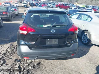 2018 Nissan Kicks SV with VIN 3N1CP5CU1JL524589, listed as a IAAI auction lot 41236428 with 116,487 mi miles. Bid and sale history available at carsss.com. Image 16.