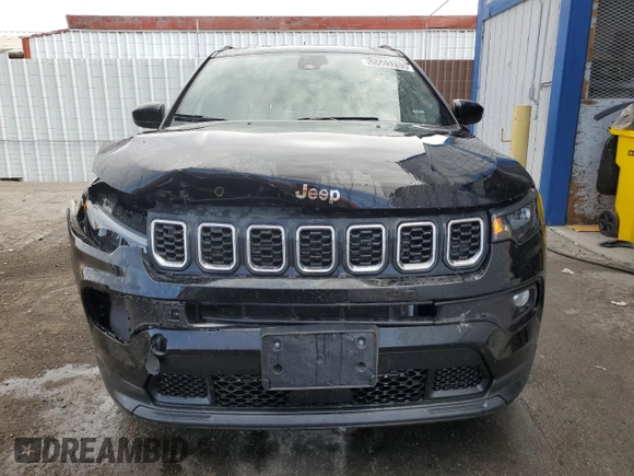 2025 Jeep Compass Latitude с VIN 3C4NJDBN1ST547206, выставлен на аукционе Copart как лот 55503235 с пробегом 5 454 миль миль и Чистый • Clean title. История ставок и продаж доступна на DreamBid. Изображение 5.