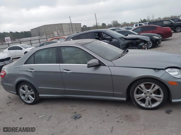 2013 Mercedes-Benz E-Class E 350 Luxury with VIN WDDHF8JB2DA722799, listed as a IAAI auction lot 41766797 with 87,646 mi miles. Bid and sale history available at carsss.com. Image 13.