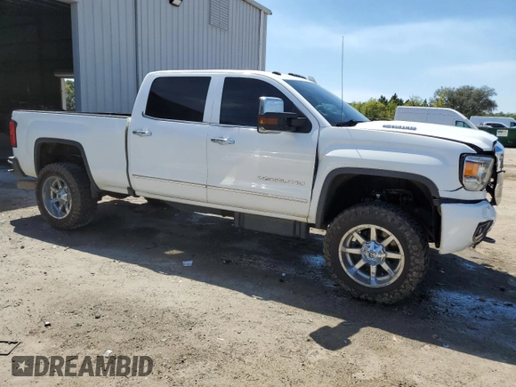 2016 GMC Sierra 2500HD Denali z VIN 1GT12UE84GF106026, wystawiony jako Copart lot #50755335 z przebiegiem 127 039 mil mil oraz Szkoda całkowita • Salvage title. Historia ofert i sprzedaży dostępna na DreamBid. Obrazek 4.