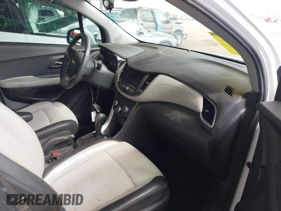 2020 Chevrolet Trax LT with VIN 3GNCJLSB4LL171777, listed as a IAAI auction lot 41789393 with 39,130 mi miles and . Bid and sale history available at DreamBid. Image 5.