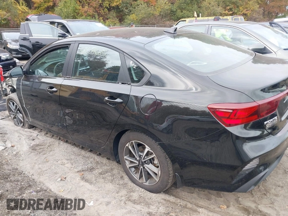 2023 Kia Forte LXS z VIN 3KPF24AD1PE642421, wystawiony jako IAAI lot #40528615 z przebiegiem 9 683 mil mil oraz . Historia ofert i sprzedaży dostępna na DreamBid. Obrazek 15.