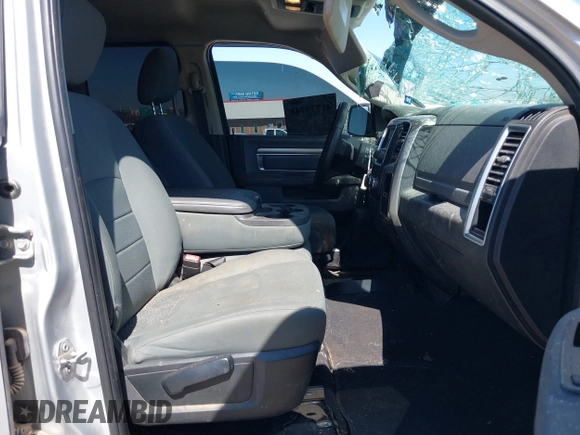 2018 Ram 1500 SLT z VIN 1C6RR6GG7JS303857, wystawiony jako IAAI lot #41779748 z przebiegiem 153 289 mil mil oraz . Historia ofert i sprzedaży dostępna na DreamBid. Obrazek 5.