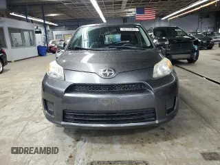 2012 Scion xD z VIN JTKKU4B43C1026426, wystawiony jako Copart lot #55339955 z przebiegiem 106 648 mil mil oraz Szkoda całkowita • Salvage title. Historia ofert i sprzedaży dostępna na DreamBid. Obrazek 5.