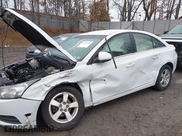 2014 Chevrolet Cruze 1LT z VIN 1G1PC5SB1E7264742, wystawiony jako IAAI lot #41740704 z przebiegiem 155 005 mil mil oraz . Historia ofert i sprzedaży dostępna na DreamBid. Obrazek 6.