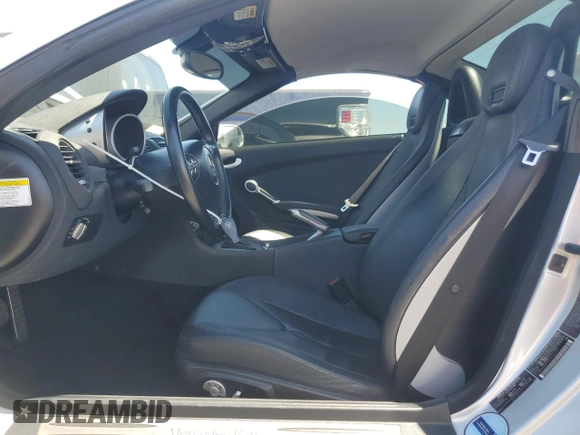 2005 Mercedes-Benz SLK 230/320 z VIN WDBWK56F35F022445, wystawiony jako Copart lot #53708015 z przebiegiem 130 264 mil mil oraz Szkoda całkowita • Salvage title. Historia ofert i sprzedaży dostępna na DreamBid. Obrazek 7.