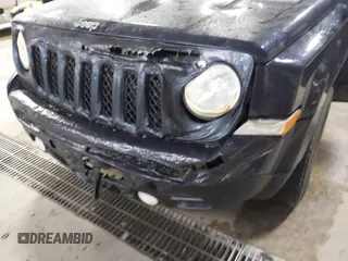 2014 Jeep Patriot Latitude z VIN 1C4NJRFB0ED730765, wystawiony jako IAAI lot #42309571 z przebiegiem 218 577 mil mil oraz . Historia ofert i sprzedaży dostępna na DreamBid. Obrazek 6.