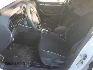 2024 Volkswagen Jetta Sport z VIN 3VWBM7BU5RM047747, wystawiony jako Copart lot #87579515 z przebiegiem 4 289 mil mil oraz Szkoda całkowita • Salvage title. Historia ofert i sprzedaży dostępna na DreamBid. Obrazek 7.