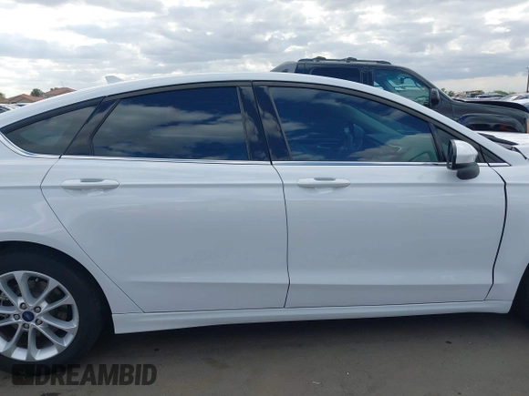 2020 Ford Fusion SE with VIN 3FA6P0HD6LR252987, listed as a IAAI auction lot 42064351 with 63,832 mi miles and . Bid and sale history available at carsss.com. Image 13.