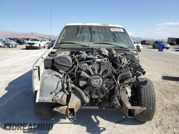 1998 GMC Suburban z VIN 1GKEC16R0WJ712847, wystawiony jako Copart lot #68557804 z przebiegiem 262 538 mil mil oraz Szkoda całkowita • Salvage title. Historia ofert i sprzedaży dostępna na DreamBid. Obrazek 5.