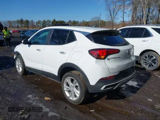 2023 Buick Encore GX Preferred z VIN KL4MMCSL0PB137270, wystawiony jako IAAI lot #41499985 z przebiegiem 26 825 mil mil oraz . Historia ofert i sprzedaży dostępna na DreamBid. Obrazek 3.