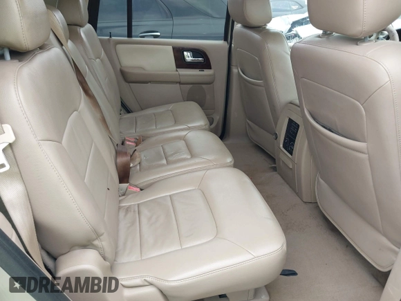 2006 Ford Expedition z VIN 1FMPU19506LA98375, wystawiony jako IAAI lot #41886127 z przebiegiem 251 121 mil mil oraz . Historia ofert i sprzedaży dostępna na DreamBid. Obrazek 8.