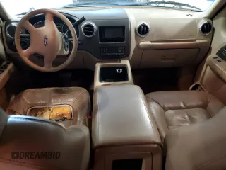 2005 Ford Expedition Eddie Bauer z VIN 1FMFU17565LA75969, wystawiony jako Copart lot #42713195 z przebiegiem 171 427 mil mil oraz Szkoda całkowita • Salvage title. Historia ofert i sprzedaży dostępna na DreamBid. Obrazek 8.