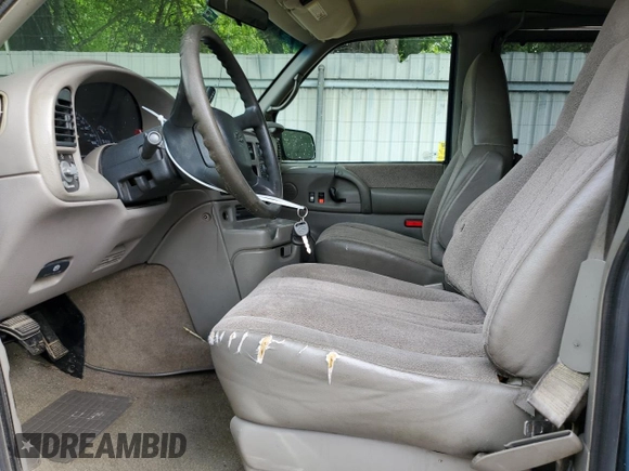 2002 Chevrolet Astro with VIN 1GNDM19X02B110895, listed as a Copart auction lot 70704784 with 176,736 mi miles and Salvage Title. Bid and sale history available at carsss.com. Image 7.