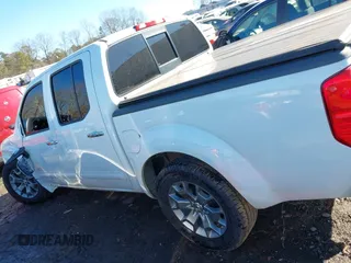 2019 Nissan Frontier SV z VIN 1N6AD0ER5KN742820, wystawiony jako IAAI lot #41358587 z przebiegiem 106 829 mil mil oraz . Historia ofert i sprzedaży dostępna na DreamBid. Obrazek 14.