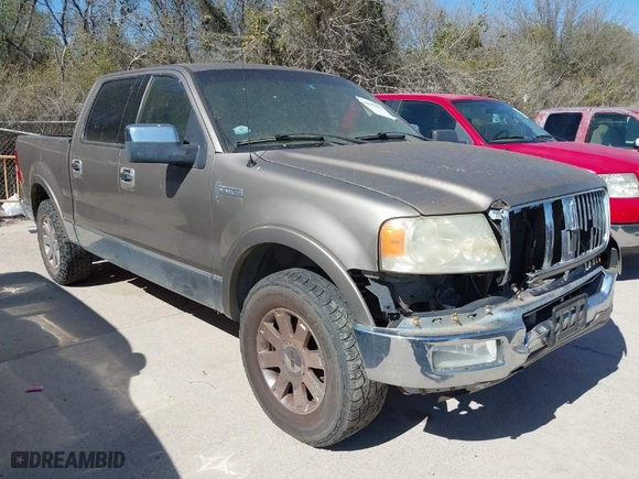 2006 Lincoln Mark LT with VIN 5LTPW16556FJ07344, listed as a IAAI auction lot 41837852 with 165,962 mi miles. Bid and sale history available at carsss.com. Image 1.